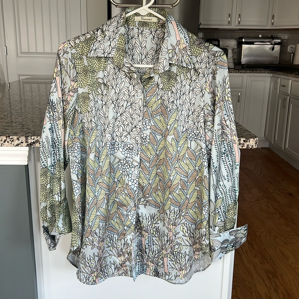 Stunning Soft Blouse Beautiful Design Cuffs Button Work Date